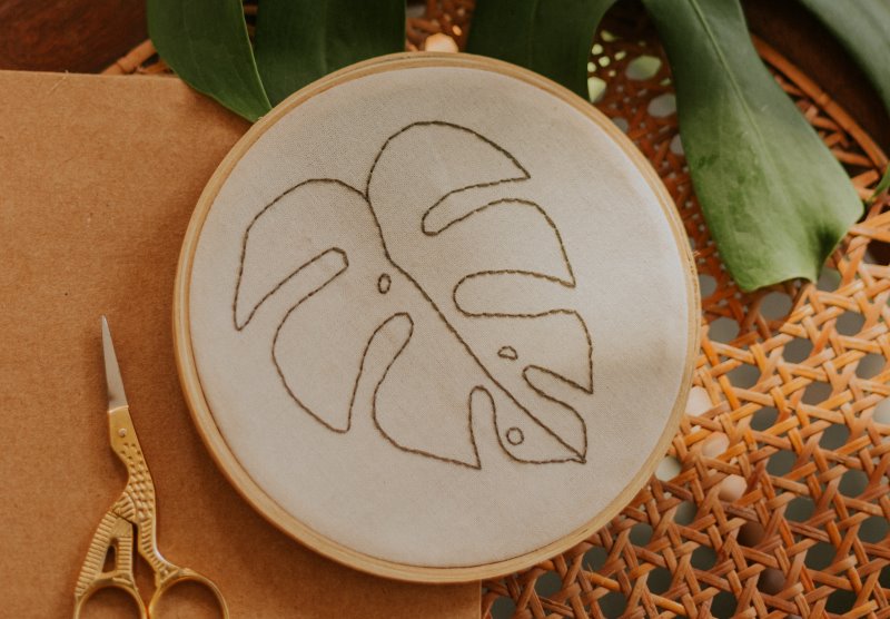 Stickrahmen mit Palmblatt-Bestickung